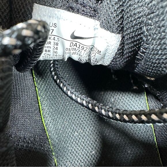 Nike Air Max Black and White Sneakers Women’s Size 7 - Picture 8 of 9